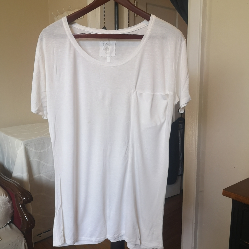 3/$20 Threads lightweight short sleeve top